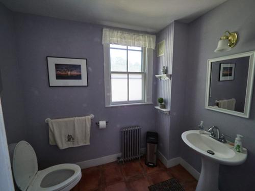 1/2 bath room with sink and toilet 